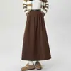 Foto real de falda de pana para mujer, nueva falda A de longitud media vintage para otoño/invierno 2026 que cubre las caderas y tiene un dobladillo grande