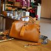 Bolsa Boston Grande de Alta Gama para Mujer Primavera/Verano 2026 Bolso Cuadrado Pequeño Retro Bolso Cruzado para Mujer Bolso de Hombro de Cuero Suave Venta Directa