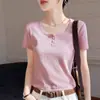 Nova camiseta feminina de verão, curta, simples, cor sólida, justa, gola U, manga curta, com decoração de botões e design estiloso