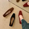 Zapatos Planos de Gamuza de Punta Cuadrada con Tacón Grueso de Talla Grande para Mujer Zapatos Pequeños de Cuero Otoño e Invierno Nuevos Tacones Altos Tendencia Versátiles Mary Jane Zapatos para Mujer