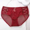 2025 Novo Estilo Francês Sexy Renda Vazada Calcinha Feminina Tiras Finas Cruzadas Cobertura do Quadril Renda/Tule Roupa Íntima