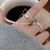 Anillo de Perla Rota para Mujer, Diseño Elegante y Único, Elegante Anillo para Dedo Índice, Anillo de Influencer de Moda y Tendencia