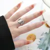 Anel Aberto com Design de Nicho Interessante Feito de Aço Inoxidável, Anel para Dedo Indicador com um Toque de Luxo Leve, Moderno e Fashion, Acessório Versátil Estilo Coreano