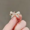 Broche de Mariposa para Mujer Sentido de Gama Alta Nicho Venta al por Mayor Pin de Perla Temperamento Fijo Metal Traje Joyería de Perlas