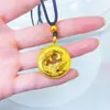 Pingente de Fivela de Segurança Dourada de Carpa Vietnamita para Homens e Mulheres, Colar Versátil Pequeno de Peixe Dourado Estilo Chinês com Abundância de Riqueza Todos os Anos
