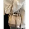 Bolso para Mujer 2026 Nuevo de Moda Estilo Coreano Versátil Bolso de Hombro Cruzado Tejido con una Textura Elegante y Bolso Cubo de Bloques de Color
