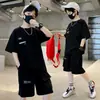 Traje de Verão para Meninos 2024 Novo Roupas de Verão para Crianças Médias e Grandes Moda Influenciador da Internet Estiloso e Bonito Tendência