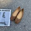 Saia Versátil com Laço de Novo Estilo com Sapatos Mary Jane Slip-On de Couro Macio para Mulheres Inspirados no Estilo Mori Girl da Chanel