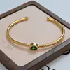 Pulsera Dorada Apilable Estilo Coreano Popular con Piedra Verde Transfronteriza para Mujer, Lujo Ligero, Sensación de Gama Alta, Pulsera Abierta Versátil al por Mayor