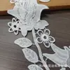 Aplique de tela bordado de rosa soluble en agua en tira larga con motivos florales y de hojas calados para vestidos de novia, Hanfu y decoraciones de faldas laterales