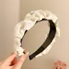 Estilo avanzado Otoño e Invierno Nuevo estilo Aro para el cabello Pinza para el cabello de parte superior craneal alta para mujer Temperamento Lavado de cabello a presión lateral ancho Hebilla para la cabeza de estilo avanzado