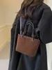 Bolso de Hombro Tipo Cubo de Alta Gama para Mujer, Modelo Nuevo Versátil y de Moda Otoño/Invierno 2026 Bolso Cruzado de Nicho