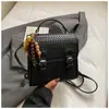 Mochila Moda Femenina Versátil Diseño de Nicho Mochila de Viaje Estilo Coreano Femenino Calle Trendy Retro Bolso Cruzado de un Solo Hombro