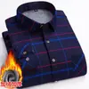 Camisa masculina xadrez quente para outono e inverno, manga longa, forrada com fleece, espessada, casual, de negócios, sem necessidade de passar, tamanho grande para meia-idade e idosos