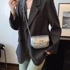 Bolsa Prata para Mulheres 2025 Novo Design de Nicho Trendy Bolsa de Corrente Axilar de Ombro Textura de Alta Qualidade Bolsa Transversal para Mulheres