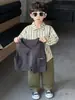 Conjunto de tres piezas de chaleco y camisa para niño de primavera y otoño, atuendo moderno y genial estilo coreano para niños, ropa infantil al por mayor para exportación