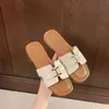 Sandalias planas de moda para mujer 2026 verano, disponibles en stock transfronterizo, para uso en exteriores, con hebilla metálica, puntera abierta, slip-on, sandalias casuales