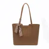 Bolso de Mano Grande de Capacidad Simple Retro Yuezhi 2026 Primavera Nuevo Estilo de Alta Gama Moderno Versátil Bolso de Hombro para Mujer