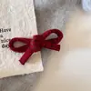 Pinza Lateral para el Cabello con Lazo Rojo Estilo Coreano Ambiente Navideño Otoño e Invierno 2025 Pinza Elegante de Gama Alta para el Flequillo
