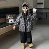 Chaqueta Cortavientos para Niños Estilo Sucio y Teñido Estilo Coreano Conjunto Deportivo Elegante de Dos Piezas para Niños Pequeños