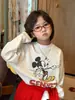 Nova Camiseta Infantil de Manga Longa com Estampa do Mickey para Outono de 2026 para Meninos e Meninas, Estilo Coreano Casual Versátil, Top 100% Algodão, Tendência