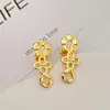 Novos Brincos da Série T com Incrustação de Madrepérola, Delicados e Elegantes, Brincos em Formato de Flor, Brincos Versáteis para Mulheres para Roupas de Trabalho