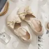 Moda Verão 2026 Sapatos Mary Jane Femininos Vazados de Fundo Plano Laço Sapatos Pequenos de Couro Sapatos Individuais Femininos Combinando Saias Sandálias Femininas