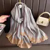 Nuevo Bufanda de Rayas Ajustadas con Hilo Dorado de Seda Imitación para Mujer, Moda Transfronteriza Versátil Bufanda Dorada de Seda con Chal Decorativo