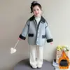 Chaqueta de Cuero con Forro de Piel Estilo Coreano para Niñas Otoño/Invierno 2026 Nueva Moda Infantil Top Engrosado para Niñas Pequeñas