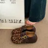 Zapatos Birkenstock Planos Casuales de Dedo Dividido Falso Retro con Hebilla para Mujer, Nuevos Elegantes de Primavera/Otoño con Estampado de Leopardo, Versátiles, Suela Suave, Zapatos de un Solo Color