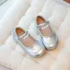 Zapatos de Cuero para Niñas 2026 Primavera/Verano Nueva Moda Versátiles Suela Suave Zapatos de Princesa Planos Mary Jane Perla