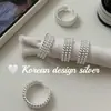 Design ultra-minimalista estilo coreano joia prata brilhante anel de argola com contas de três camadas vazado em prata de lei 925 com um visual cool e sofisticado