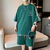 Pantalones Cortos Bordados para Hombre, Traje de Verano de Manga Corta para Hombre, Traje de Verano para Jóvenes, Conjunto Informal de Dos Piezas Estilo Hong Kong con Cuello Redondo para Hombre