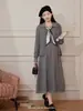 Conjunto de Duas Peças Estilo Coreano e Japonês Outono/Inverno 2026 para Mulheres: Cardigan de Tricô + Vestido Regata, Elegante para o Trabalho