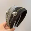 Nueva Diadema de Cadena de Tobillo Alto para Otoño e Invierno con un Toque de Lujo, Lujo Ligero, Borde Ancho, Estilo Chanel, Pasador de Pelo Simple y de Moda para Mujer