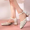 Novas Sandálias Femininas 2026 Verão Novo Estilo Malha Strass Bico Fechado Vazado Strass Solado Macio Versátil Moda Mãe Sapatos