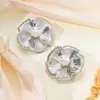 Pendientes Metálicos con Textura Transfronterizos Europeos y Americanos para Mujer, Personalizados, Diseño de Flor Tridimensional con Perla, Joyería Fría para Oreja para Mujer