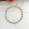 Nuevo Conjunto de Collar y Pulsera de Trébol de Cuatro Hojas con Diamantes Completos Transfronterizo, Exquisito y Lujoso, Sensación de Alta Gama, Conjunto de Joyería de Cadena para Clavícula de Nicho para Mujeres