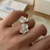 Anillo Phalaenopsis de Perlas Quemadas Blancas y Negras Artístico Retro Sentido de Diseño de Nicho Elegante Elegante Elegante Anillo de Dedo de Flor Anillo de Dedo Abierto