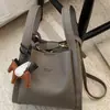 Bolsas de Moda de Diseño de Nicho para Madre e Hija de Este Año 2025 Nuevo Estilo Bolsos de Mujer Elegantes Versátiles Bolsos Cruzados Bolso de Mano Bolso Cubo