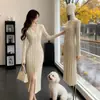 Vestido de Punto con Cuello Estilo Coreano Suave para Mujer 2026 Otoño/Invierno Nueva Llegada Ceñido a la Cintura con Abertura Ligera Temperamento Maduro Vestido de Lana