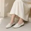 Novos Sapatos Femininos de Couro Versáteis com Bico Fino e Boca Rasa para Comércio Exterior - Coleção Primavera/Verão 2026