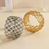 Pulsera Ancha de Flores Redonda Hueca Transfronteriza Europea y Americana Estilo Abierto de Personalidad Pulsera de Joyería para Manos de Lujo Ligero y de Alta Gama para Mujeres