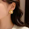Pendientes vintage de metal con perlas y pétalos exagerados personalizados transfronterizos, pendientes elegantes, sencillos y de diseño único para mujer