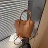Bolsa transversal, bolsa de ombro tipo balde, superfície macia ins 2026 simples casual nova bolsa de textura para o dia a dia