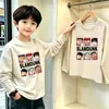 Camiseta de manga comprida para meninos, algodão puro, novo estilo primavera/outono 2026, cor sólida, gola redonda, top de base para crianças mais velhas