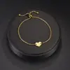 Pulseira de Aço Titânio com Trevo de Quatro Folhas em Toda a Peça para Meninas, Corda Vermelha, Joia de Mão Leve e Exquisita, de Luxo, Não Desbota, Venda Quente Transfronteiriça