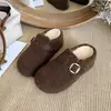 Chinelos de algodão estilo coreano para o inverno 2026 com fivela de cinto, sola grossa, para mulheres, chinelos fofos para casa com design de biqueira fechada, quentes e que aumentam a altura