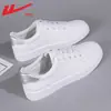Zapatos de tirar zapatillas de hombre otoño 2026 modelo nuevo cuero impermeable moda versátil zapatos deportivos zapatos casuales para hombre