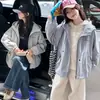 Abrigo para Niñas Otoño 2026 Nuevo Casual Deportivo Grande Infantil Elegante Estampado de Letras Chaqueta con Capucha Cortavientos Estilo Primavera y Otoño